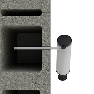 Schritt 2 Reinigung des Hohlbetons mit Blaspumpe